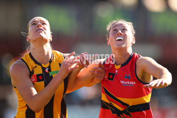AFLW 2025 Round 05 - Hawthorn v Adelaide - A-62812339