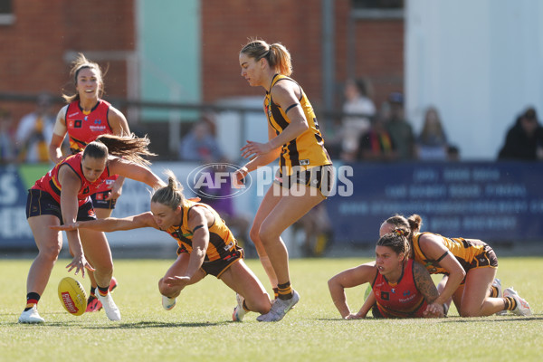 AFLW 2025 Round 05 - Hawthorn v Adelaide - A-62812349