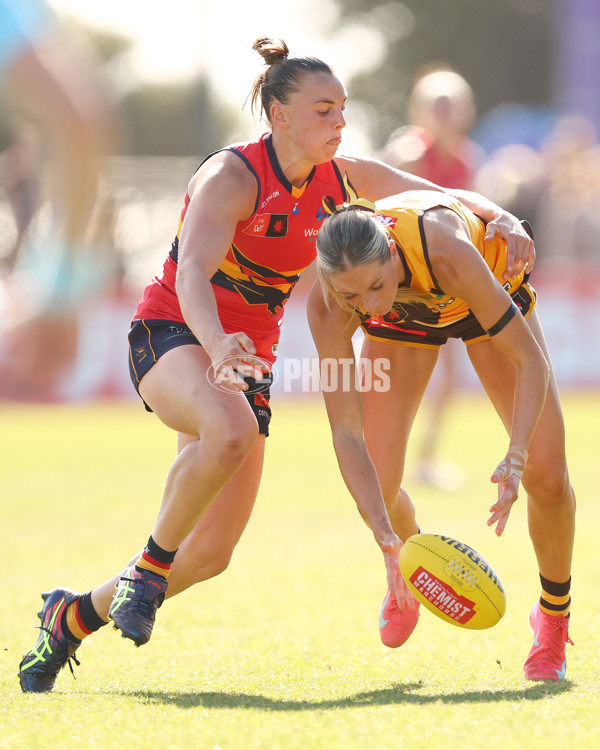 AFLW 2025 Round 05 - Hawthorn v Adelaide - A-62816559