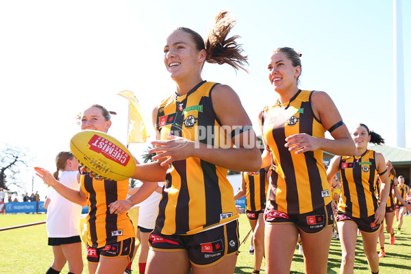 AFLW 2025 Round 05 - Hawthorn v Adelaide - A-62817842