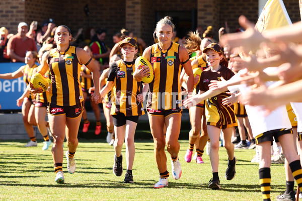 AFLW 2025 Round 05 - Hawthorn v Adelaide - A-62817845