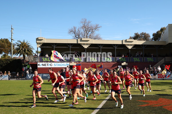 AFLW 2025 Round 05 - Hawthorn v Adelaide - A-62817849