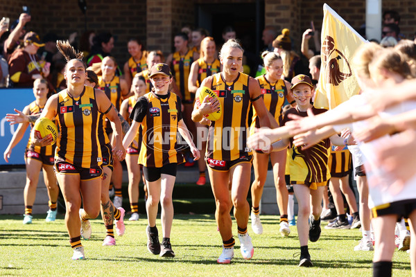 AFLW 2025 Round 05 - Hawthorn v Adelaide - A-62819324