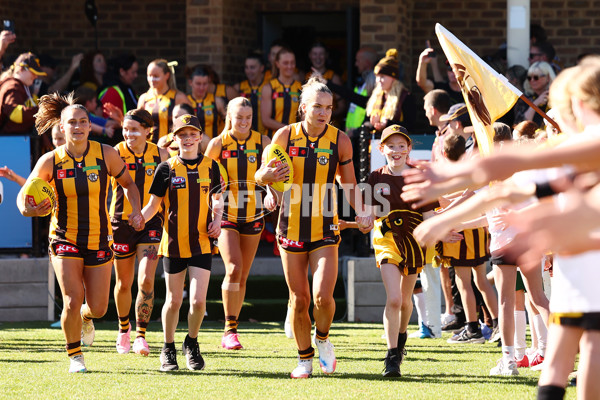 AFLW 2025 Round 05 - Hawthorn v Adelaide - A-62819325