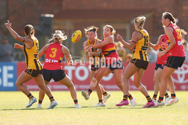 AFLW 2025 Round 05 - Hawthorn v Adelaide - A-62819327
