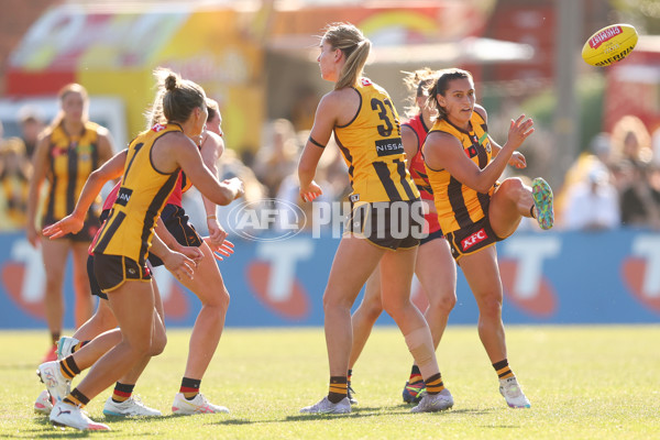 AFLW 2025 Round 05 - Hawthorn v Adelaide - A-62820790