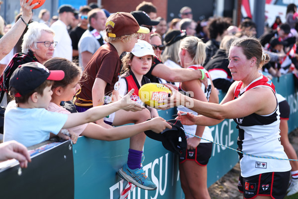AFLW 2025 Round 05 - Essendon v St Kilda - A-62823317
