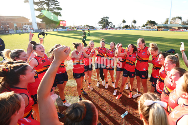 AFLW 2025 Round 05 - Hawthorn v Adelaide - A-62823359