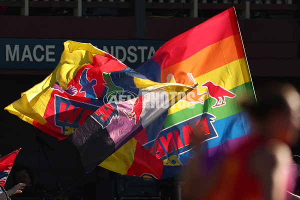 AFLW 2025 Round 05 - Hawthorn v Adelaide - A-62825976