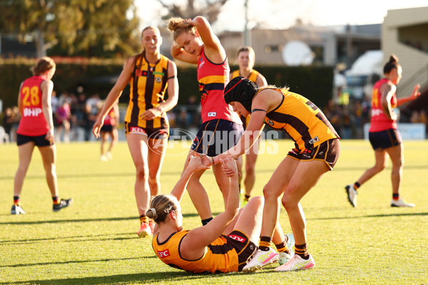 AFLW 2025 Round 05 - Hawthorn v Adelaide - A-62825988