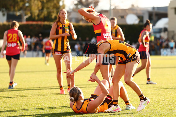 AFLW 2025 Round 05 - Hawthorn v Adelaide - A-62825995