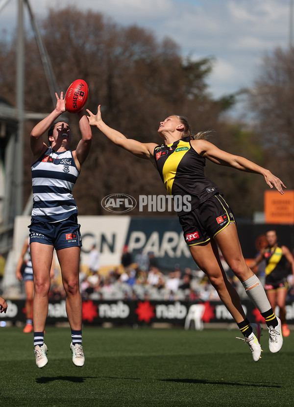 AFLW 2025 Round 05 - Richmond v Geelong - A-62829926