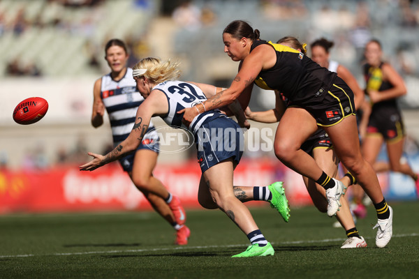 AFLW 2025 Round 05 - Richmond v Geelong - A-62831313