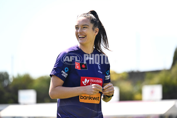 AFLW 2025 Round 06 - Fremantle v Essendon - A-62918610