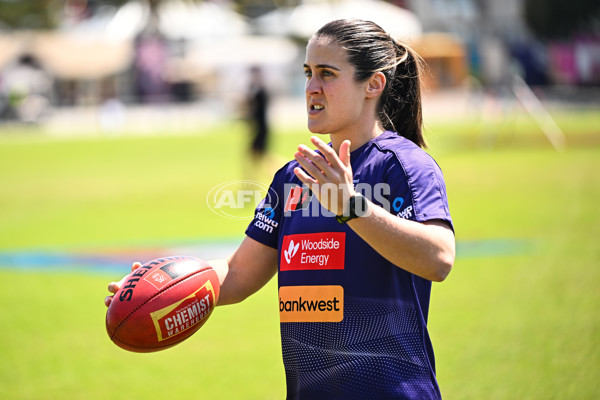 AFLW 2025 Round 06 - Fremantle v Essendon - A-62918612