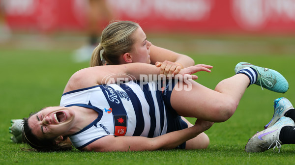 AFLW 2025 Round 06 - Port Adelaide v Geelong - A-62920911