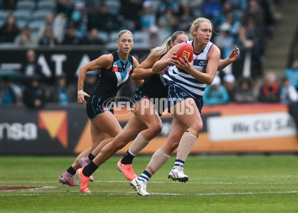 AFLW 2025 Round 06 - Port Adelaide v Geelong - A-62924259
