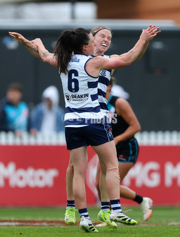 AFLW 2025 Round 06 - Port Adelaide v Geelong - A-62924277
