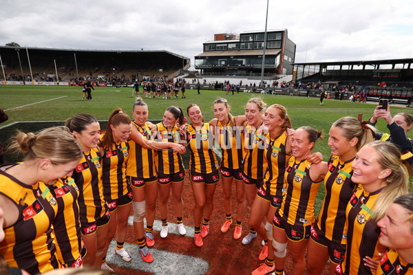 AFLW 2025 Round 06 - Collingwood v Hawthorn - A-62927054