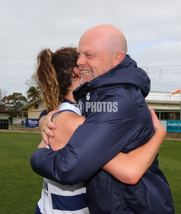 AFLW 2025 Round 06 - Port Adelaide v Geelong - A-62929297