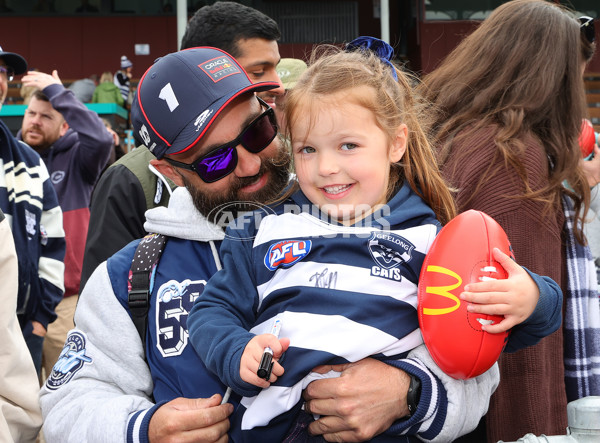 AFLW 2025 Round 06 - Port Adelaide v Geelong - A-62929323