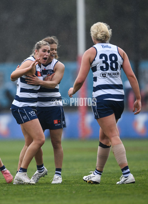 AFLW 2025 Round 06 - Port Adelaide v Geelong - A-62929332