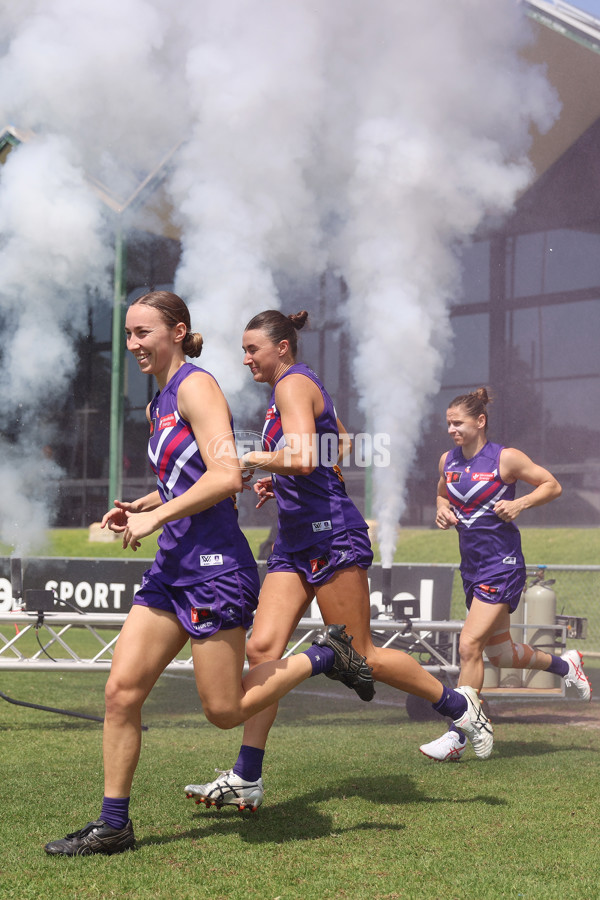 AFLW 2025 Round 06 - Fremantle v Essendon - A-62929983