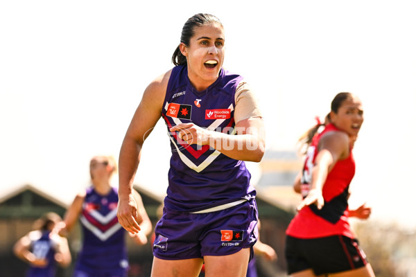 AFLW 2025 Round 06 - Fremantle v Essendon - A-62932000