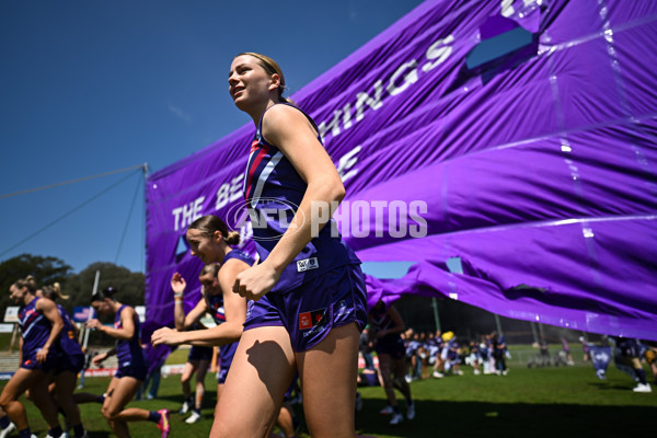 AFLW 2025 Round 06 - Fremantle v Essendon - A-62932371