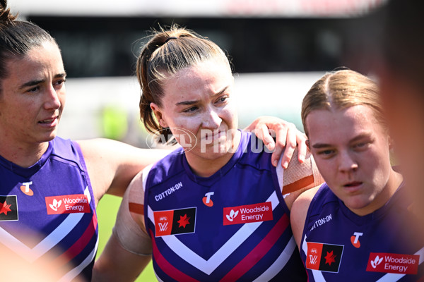 AFLW 2025 Round 06 - Fremantle v Essendon - A-62932390