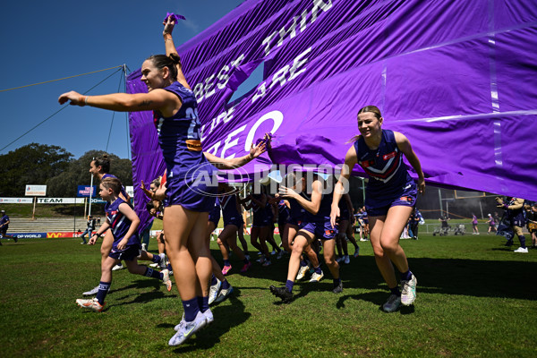AFLW 2025 Round 06 - Fremantle v Essendon - A-62934319