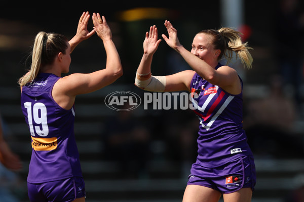 AFLW 2025 Round 06 - Fremantle v Essendon - A-62934367