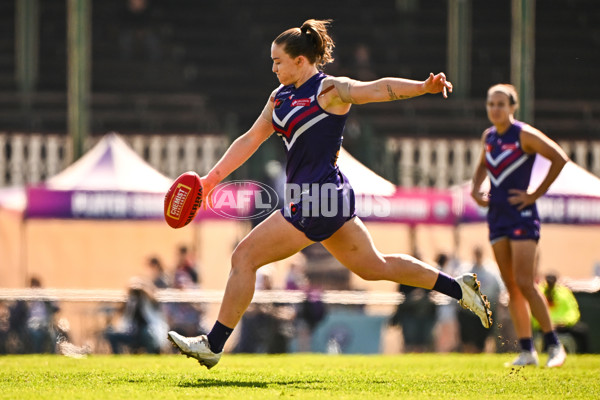 AFLW 2025 Round 06 - Fremantle v Essendon - A-62937798