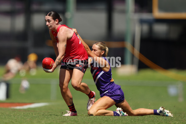 AFLW 2025 Round 06 - Fremantle v Essendon - A-62939572
