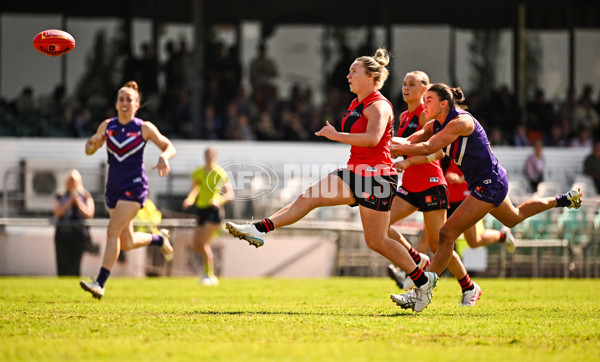 AFLW 2025 Round 06 - Fremantle v Essendon - A-62939645