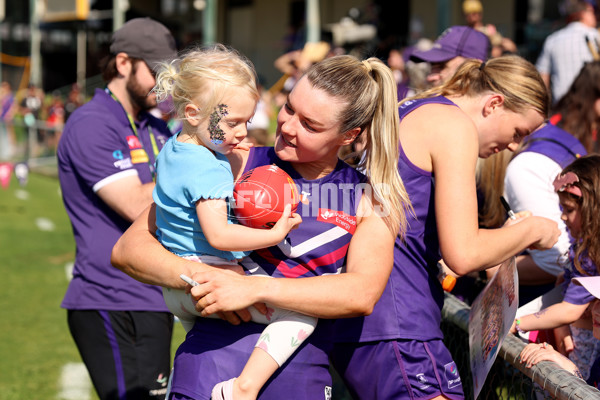 AFLW 2025 Round 06 - Fremantle v Essendon - A-62942066