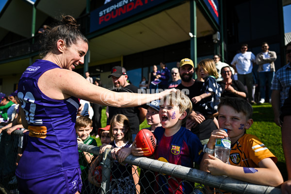AFLW 2025 Round 06 - Fremantle v Essendon - A-62943453