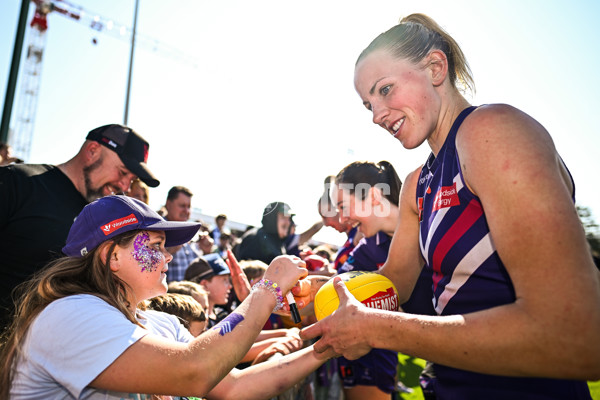 AFLW 2025 Round 06 - Fremantle v Essendon - A-62943455