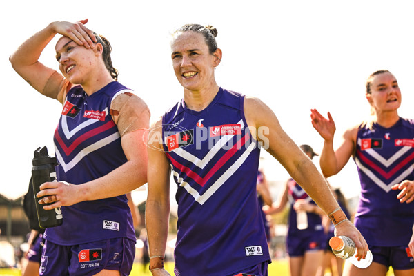 AFLW 2025 Round 06 - Fremantle v Essendon - A-62943489