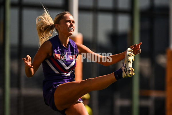 AFLW 2025 Round 06 - Fremantle v Essendon - A-62944841