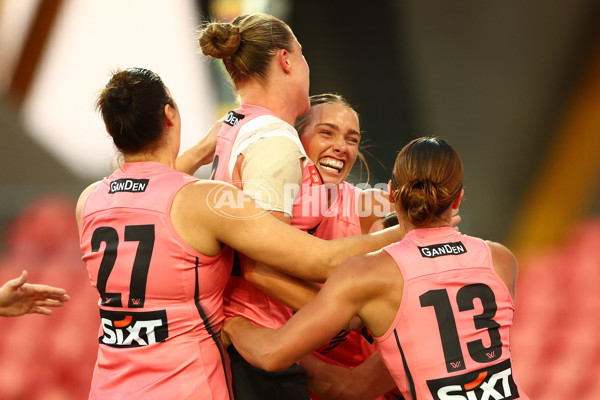 AFLW 2025 Round 06 - Gold Coast v Adelaide - A-62988809