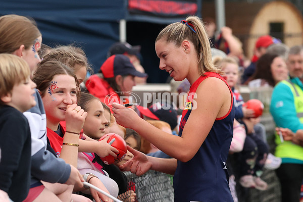 AFLW 2025 Round 07 - Melbourne v Gold Coast - A-63082703