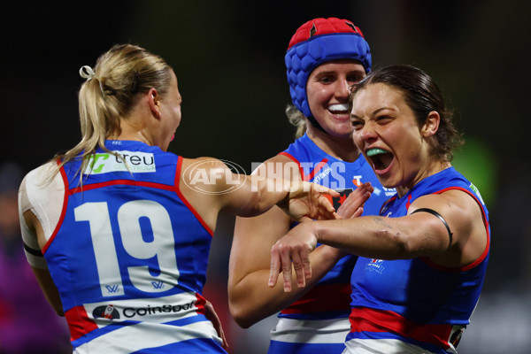 AFLW 2025 Round 07 - Western Bulldogs v Collingwood - A-63088934