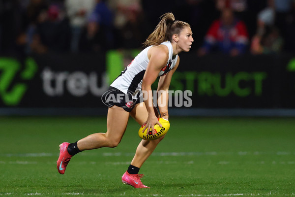 AFLW 2025 Round 07 - Western Bulldogs v Collingwood - A-63090377