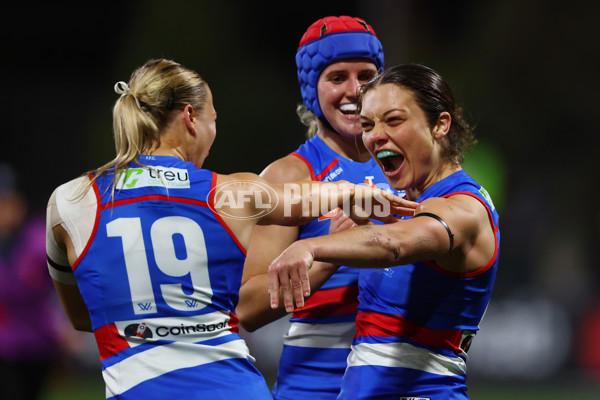 AFLW 2025 Round 07 - Western Bulldogs v Collingwood - A-63090398