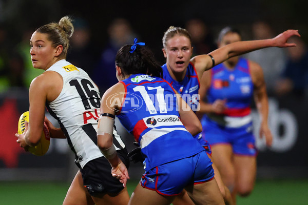 AFLW 2025 Round 07 - Western Bulldogs v Collingwood - A-63090450