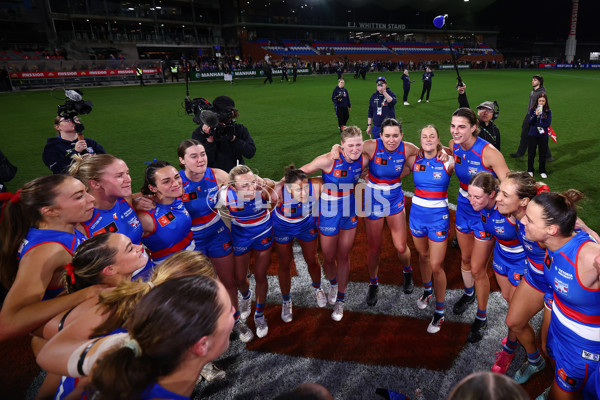 AFLW 2025 Round 07 - Western Bulldogs v Collingwood - A-63093124