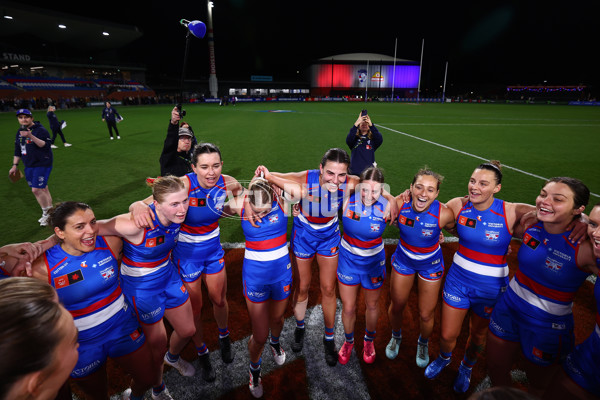 AFLW 2025 Round 07 - Western Bulldogs v Collingwood - A-63093126
