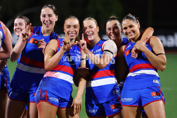 AFLW 2025 Round 07 - Western Bulldogs v Collingwood - A-63093138