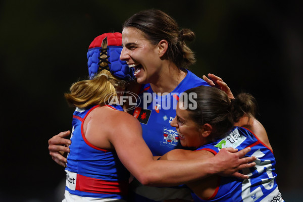 AFLW 2025 Round 07 - Western Bulldogs v Collingwood - A-63093146